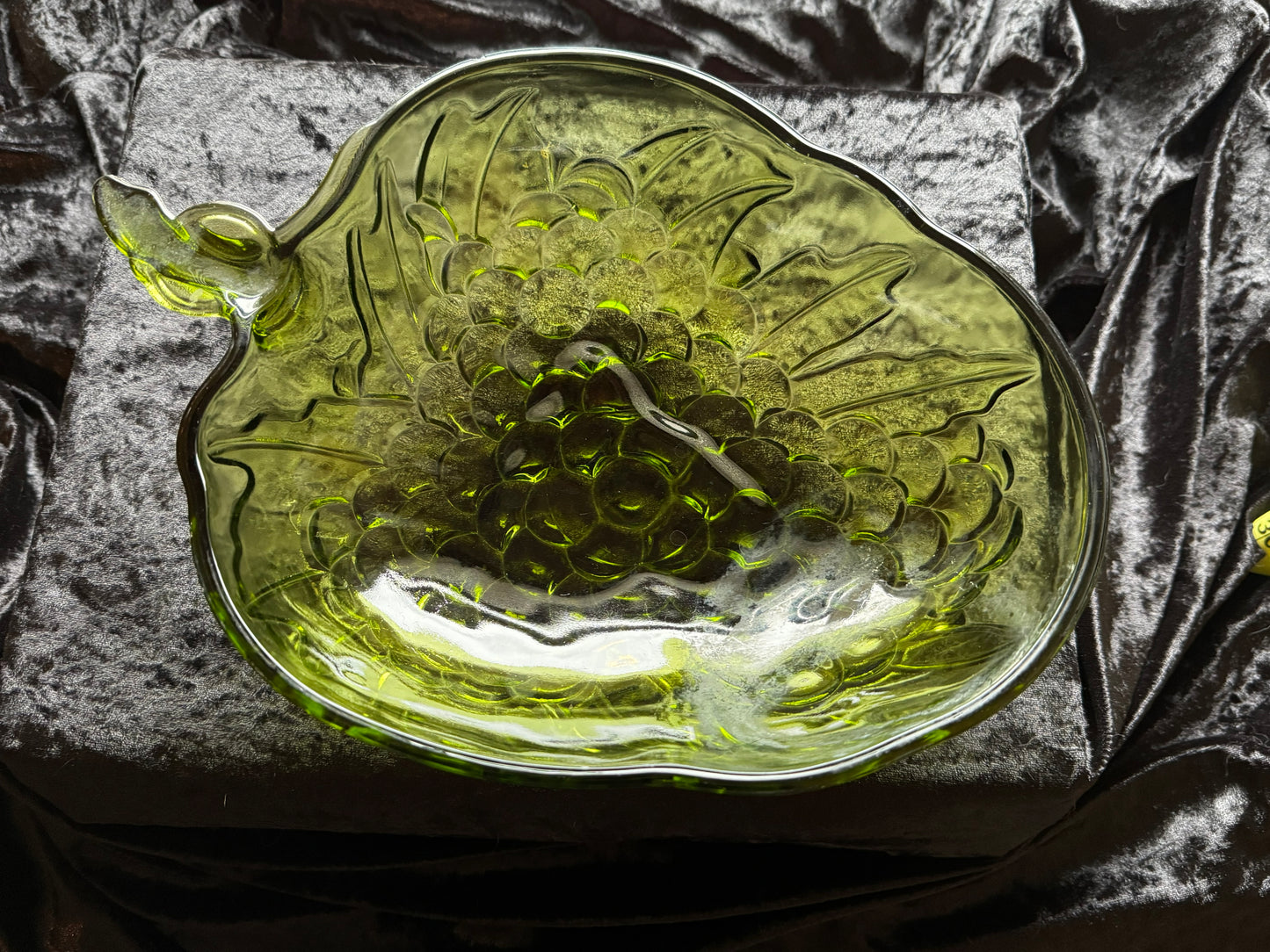 Vintage Indiana Glass Green Grape Shaped Large Bowl